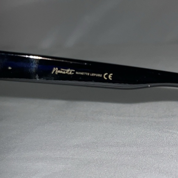 Nanette LePore Sunglasses with case Textured Crocodile Print Corners and Sides - Picture 9 of 10